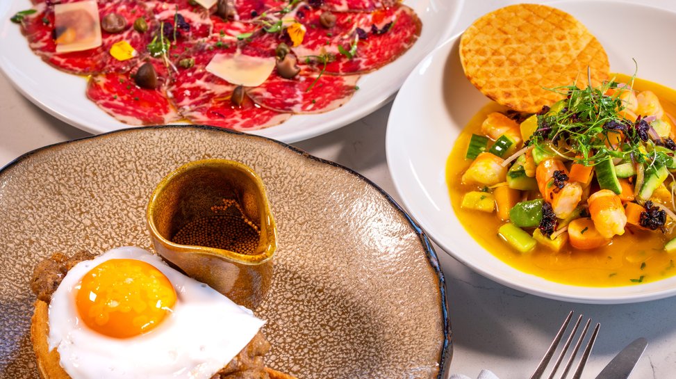Duck & Waffle Dubai - Table